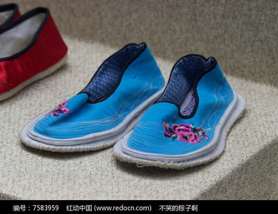 壮族蓝色绣花鞋 行走在足尖的艺术与文化传承